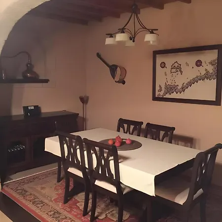 The Knight And The Pomegranate - Vila