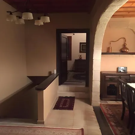 The Knight And The Pomegranate - Vila *